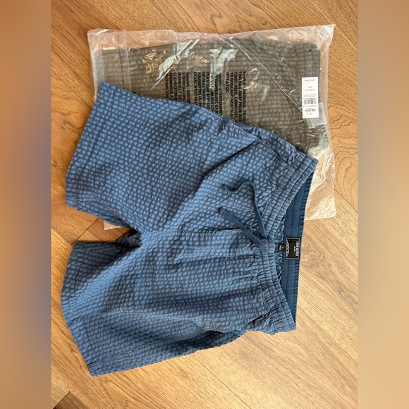 Todd Snyder New York size L shorts. Blue is new but no tags. Snyder Olive